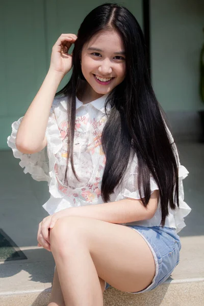 Porträt Thai Teen Schöne Mädchen Glücklich Und Entspannen — Stockfoto