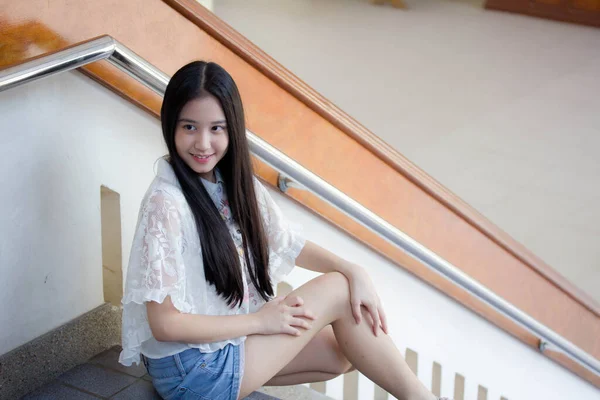 Porträtt Thai Tonåring Vacker Flicka Glad Och Koppla — Stockfoto