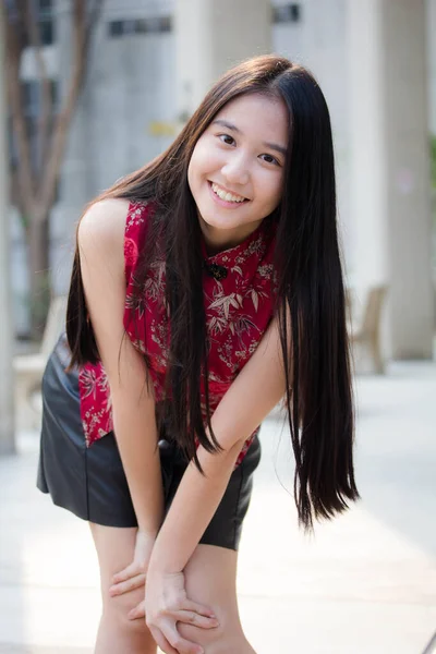Портрет Тайської Гарної Дівчини Китайському Вбранні Розслабся Посміхайся — стокове фото