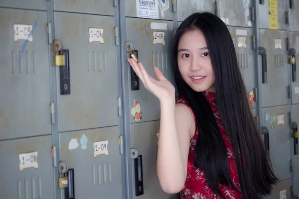 Retrato Tailandés Adolescente Hermosa Chica Vestido Chino Leer Libro — Foto de Stock