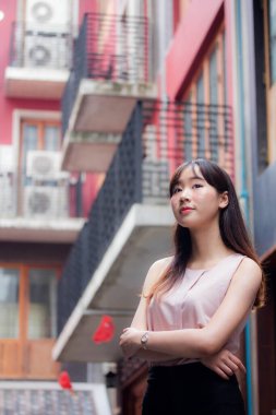 Tayland portresi yetişkin güzel kız rahatla ve gülümse