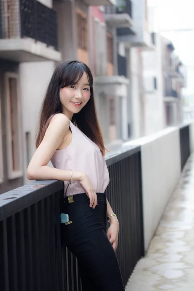 Portrait Thai Chine Adulte Belle Fille Détendre Sourire — Photo