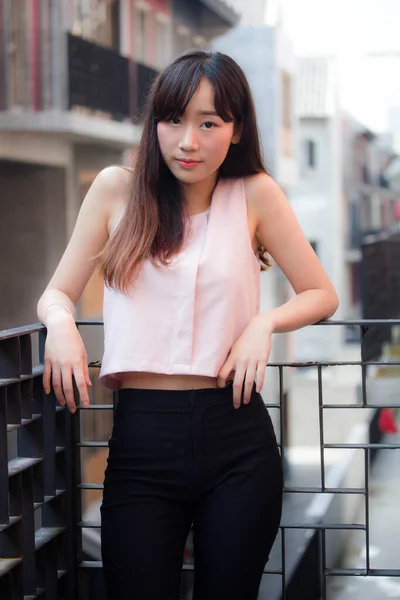 Retrato Tailandés China Adulto Hermosa Chica Relajarse Sonreír — Foto de Stock