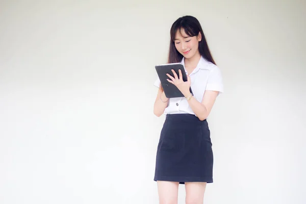 Retrato Tailandés Estudiante Adulto Universidad Uniforme Hermosa Chica Usando Tableta —  Fotos de Stock