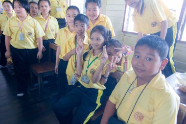 BANGKOK ŞEHRİ, THAILAND - Aralık 2016: 29 Aralık 2016, öğrenciler okulda yeni yılı kutluyorlar. Çocuklar mutlu..