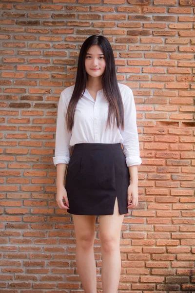 Potret Thai China Gadis Kantor Dewasa Santai Dan Tersenyum — Stok Foto