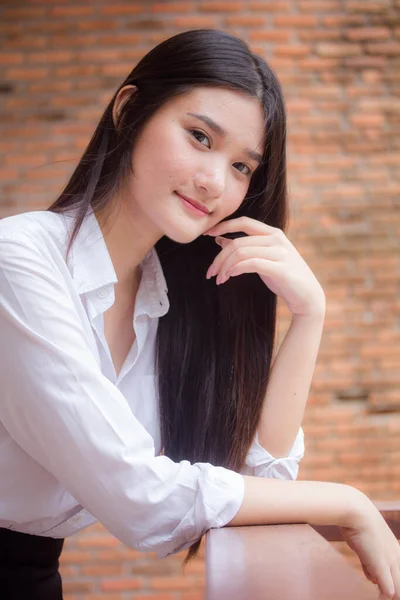 Portret Van Thai China Volwassen Kantoor Meisje Ontspannen Glimlachen — Stockfoto