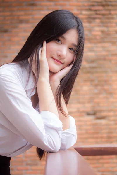 Retrato Tailandês China Adulto Menina Escritório Relaxar Sorrir — Fotografia de Stock