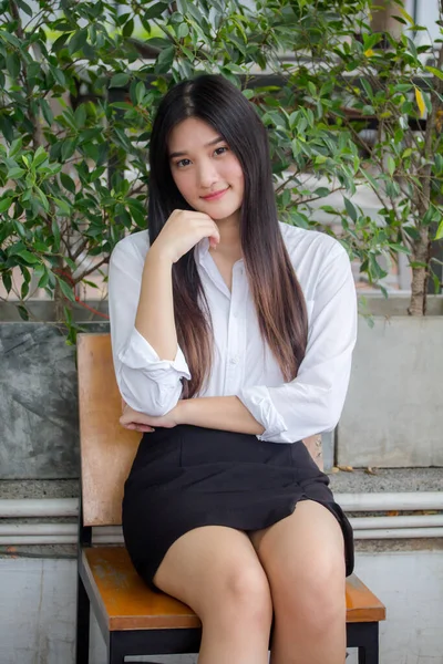 Retrato Tailandés China Adulto Oficina Chica Relajarse Sonreír —  Fotos de Stock