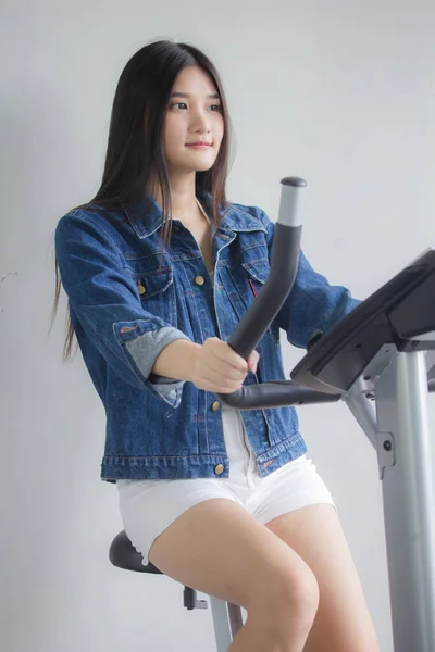 Porträtt Thai Vuxen Vacker Flicka Blå Jeans Fitness Koppla Och — Stockfoto