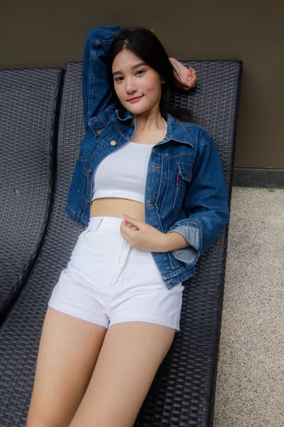 Portrait Thai Adult Girl Blue Jeans Fitness Relax Smile — Stok Foto