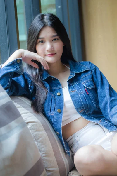 Portret Van Thai China Volwassene Mooi Meisje Wit Shirt Blauw — Stockfoto