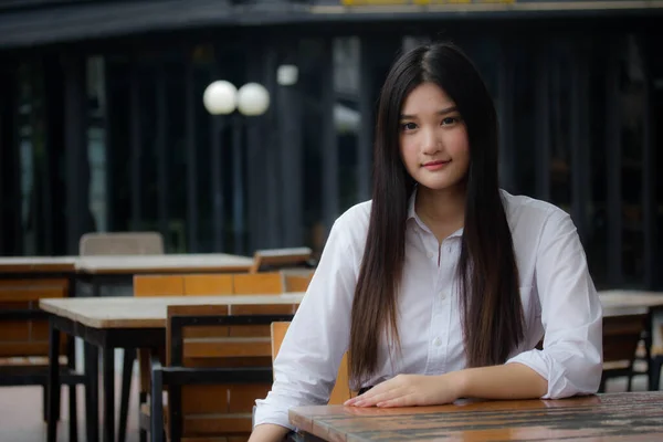 Portret Van Thai China Volwassen Kantoor Meisje Ontspannen Glimlachen — Stockfoto
