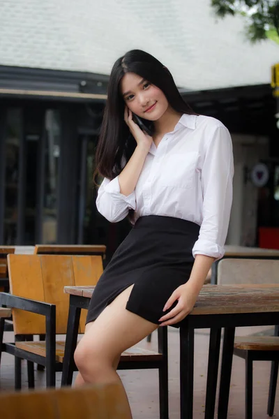 Portrait Thai Adult Office Girl Calling Smart Phone — Stock Photo, Image
