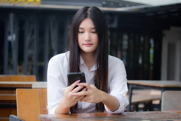 Retrato Tailandês Adulto Menina Escritório Usando Seu Telefone Inteligente — Fotografia de Stock