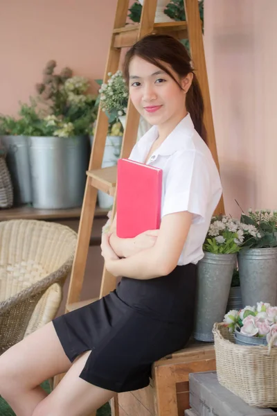 Retrato Tailandés Estudiante Adulto Universidad Uniforme Hermosa Chica Leer Libro — Foto de Stock