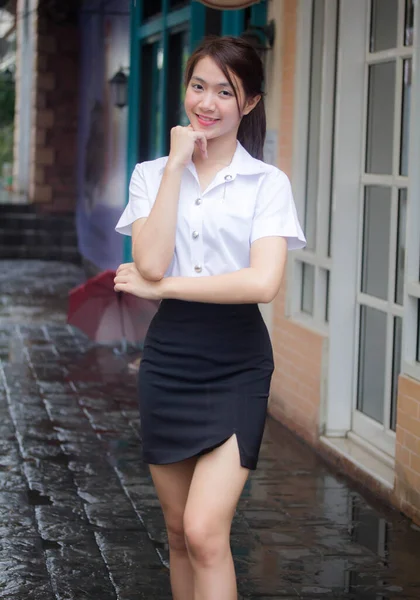 Porträt Von Thailändischen Erwachsenen Studenten Uniform Schöne Mädchen Entspannen Und — Stockfoto