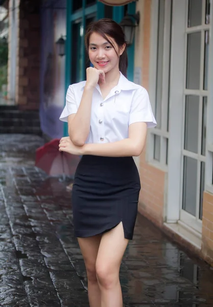 Porträt Von Thailändischen Erwachsenen Studenten Uniform Schöne Mädchen Entspannen Und — Stockfoto