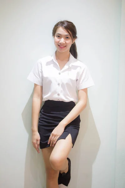 Porträt Von Thailändischen Erwachsenen Studenten Uniform Schöne Mädchen Entspannen Und — Stockfoto