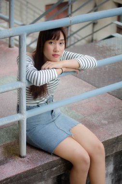 Asia Thai Teen White tişörtü Güzel kız mutlu ve rahat