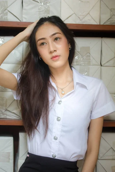 Portrait Thai Adulte Étudiant Université Uniforme Belle Fille Détendre Sourire — Photo