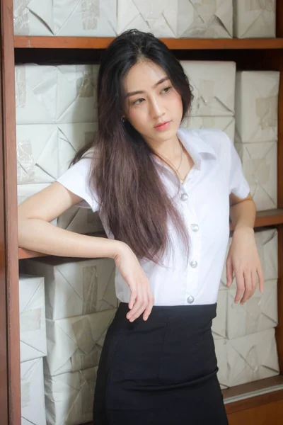 Portrait Thai Adulte Étudiant Université Uniforme Belle Fille Détendre Sourire — Photo