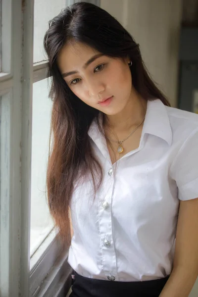 Portret Van Thai Volwassen Student Universiteit Uniform Mooi Meisje Ontspannen — Stockfoto