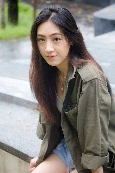 Ritratto Thai Adulto Bella Ragazza Rilassarsi Sorridere — Foto Stock