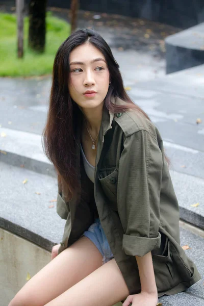 Ritratto Thai Adulto Bella Ragazza Rilassarsi Sorridere — Foto Stock