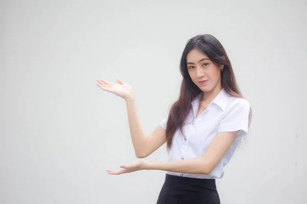 Retrato Tailandês Adulto Estudante Universidade Uniforme Bela Menina Apontando — Fotografia de Stock