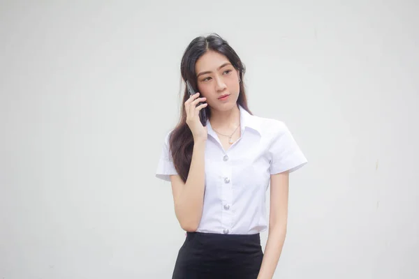 Портрет Тайського Студента Дорослих Університетська Форма Красива Дівчина Називає Смартфон — стокове фото