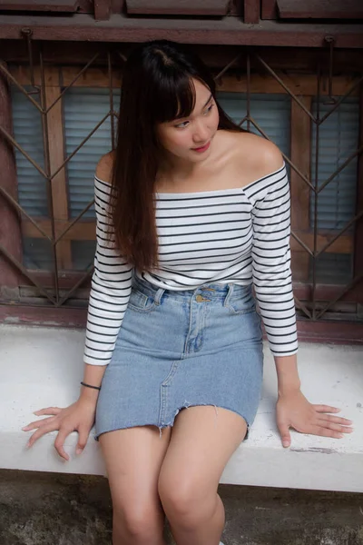 Ásia Tailandês Adolescente Branco Shirt Bela Menina Feliz Relaxar — Fotografia de Stock