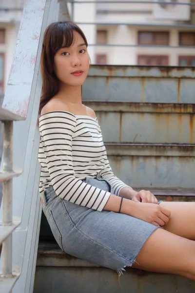 Asia Thai Teen Bianco Shirt Bella Ragazza Felice Rilassarsi — Foto Stock