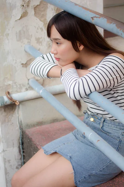 Asia Thai Teen Shirt Blanc Belle Fille Heureuse Relaxante — Photo