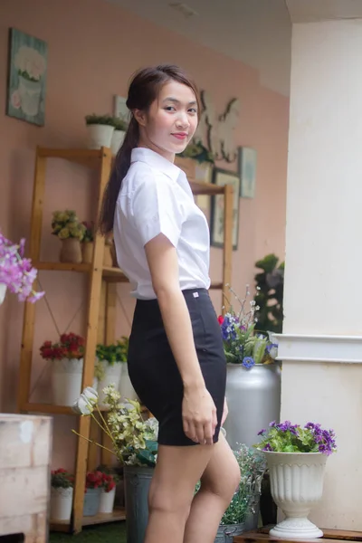 Porträt Von Thailändischen Erwachsenen Studenten Uniform Schöne Mädchen Entspannen Und — Stockfoto