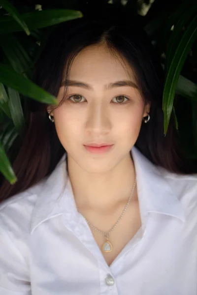 Portret Van Thai Volwassen Student Universiteit Uniform Mooi Meisje Ontspannen — Stockfoto