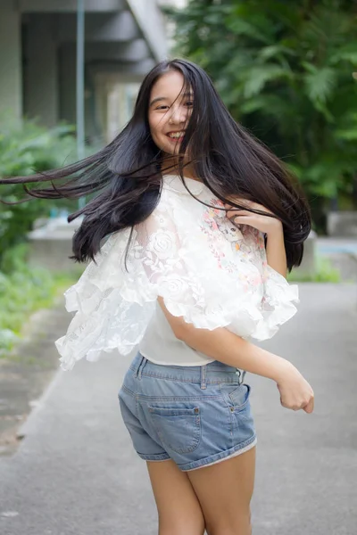 Retrato Tailandés Adolescente Hermosa Chica Feliz Relajarse — Foto de Stock