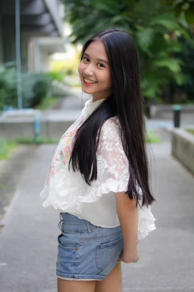 Retrato Tailandês Adolescente Linda Menina Feliz Relaxar — Fotografia de Stock