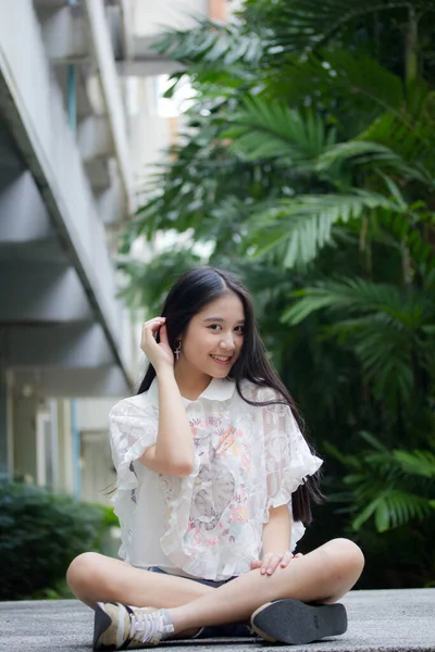 Retrato Tailandês Adolescente Linda Menina Feliz Relaxar — Fotografia de Stock