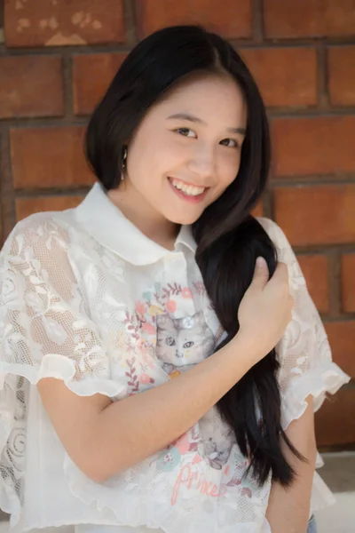 Porträt Thai Teen Schöne Mädchen Glücklich Und Entspannen — Stockfoto