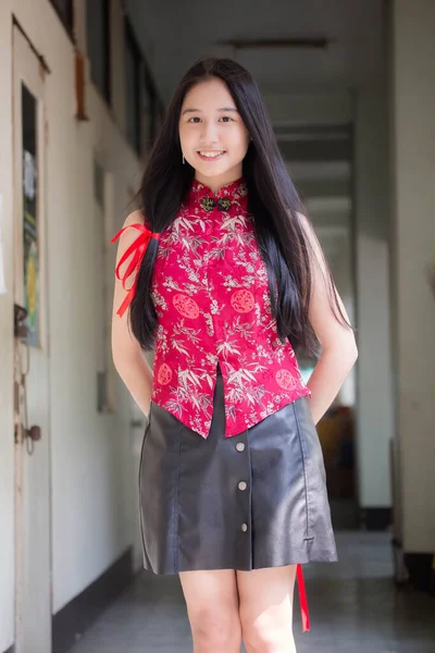Portrait Thai Teen Belle Fille Robe Chinoise Détendre Sourire — Photo