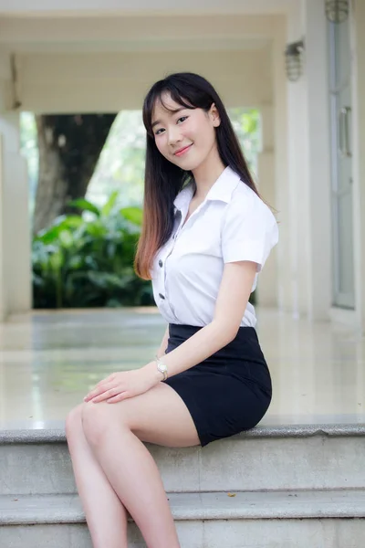 Portret Van Thai Volwassen Student Universiteit Uniform Mooi Meisje Ontspannen — Stockfoto