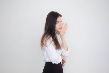 Taylandlı yetişkin kadın işçi portresi Beyaz gömlek haykırın