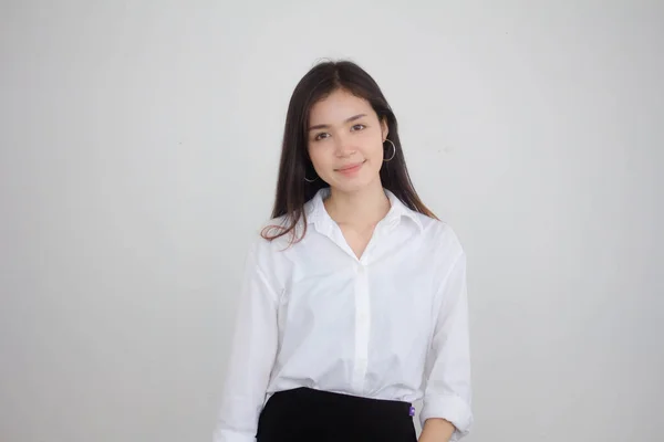 Portrét Thajského Porcelánu Dospělý Kancelář Dívka Bílá Košile Relaxovat Úsměv — Stock fotografie