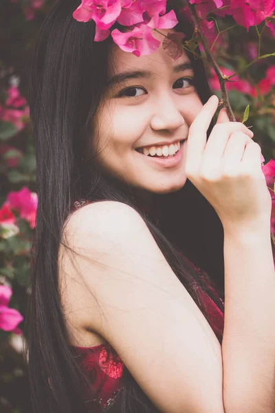 Retrato Tailandês Adolescente Linda Menina Vestido Chinês Relaxar Sorrir — Fotografia de Stock