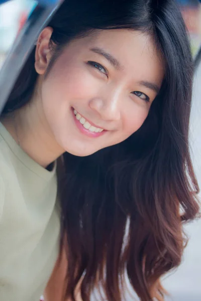 Portré Thai Porcelán Felnőtt Gyönyörű Lány Zöld Ruha Kék Farmer — Stock Fotó