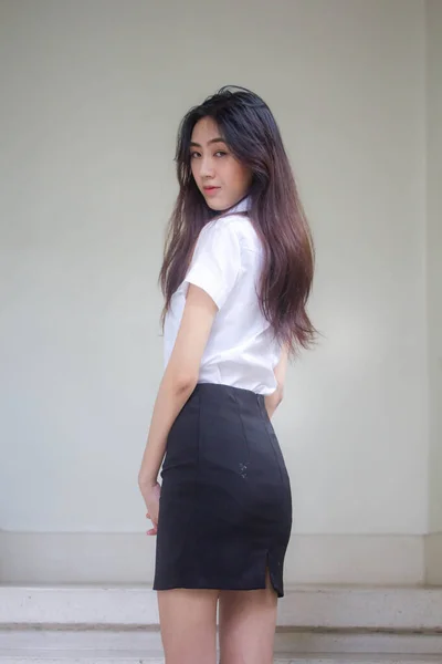 Portret Van Thai Volwassen Student Universiteit Uniform Mooi Meisje Ontspannen — Stockfoto