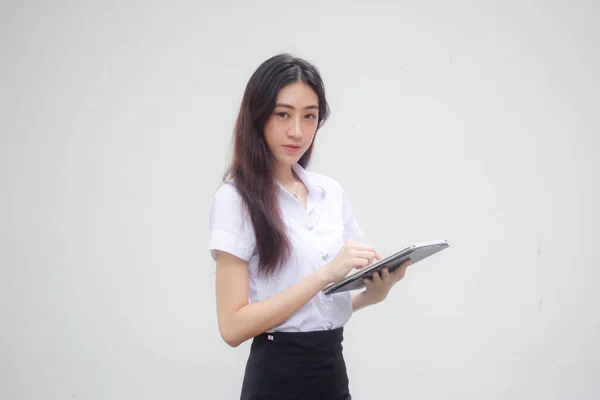 Portré Thai Felnőtt Diák Egyetemi Egyenruha Gyönyörű Lány Használja Tabletjét — Stock Fotó