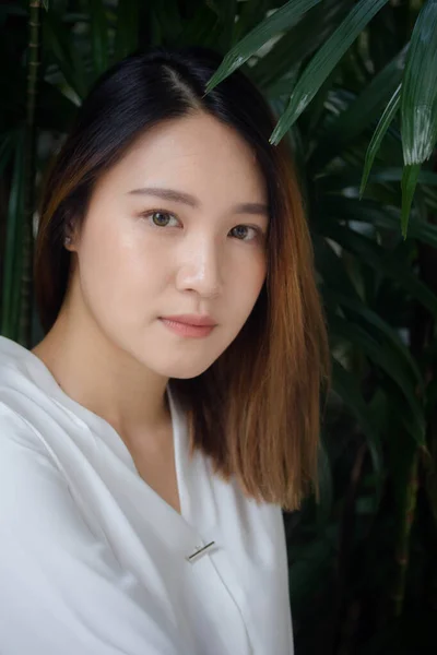 Tailandés China Adulto Oficina Chica Blanco Camisa Relax Sonrisa —  Fotos de Stock