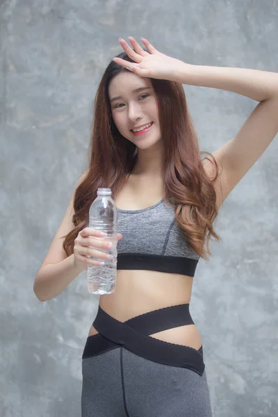 Asia Thai Japansk Tonåring Vacker Flicka Sportkläder Dricka Vatten — Stockfoto